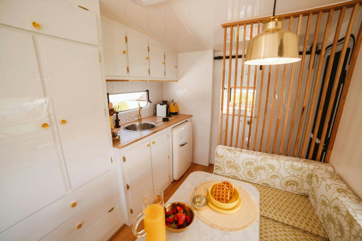 Poolside Vintage Glampers | Tasman Holiday Parks - Bendigo
