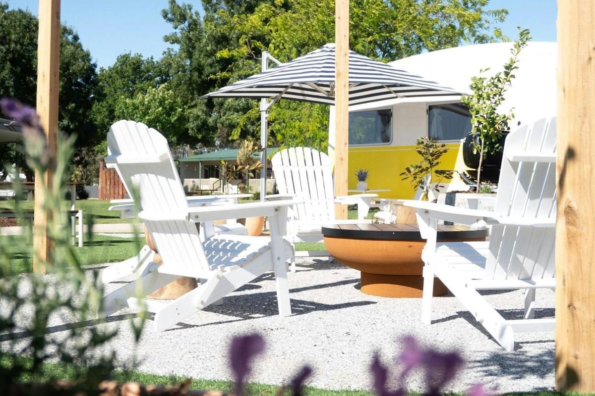 Poolside Vintage Glampers | Tasman Holiday Parks - Bendigo