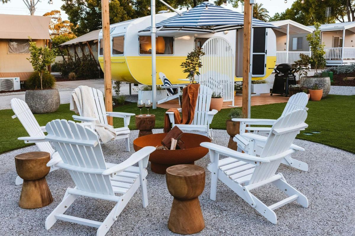 Poolside Vintage Glampers | Tasman Holiday Parks - Bendigo