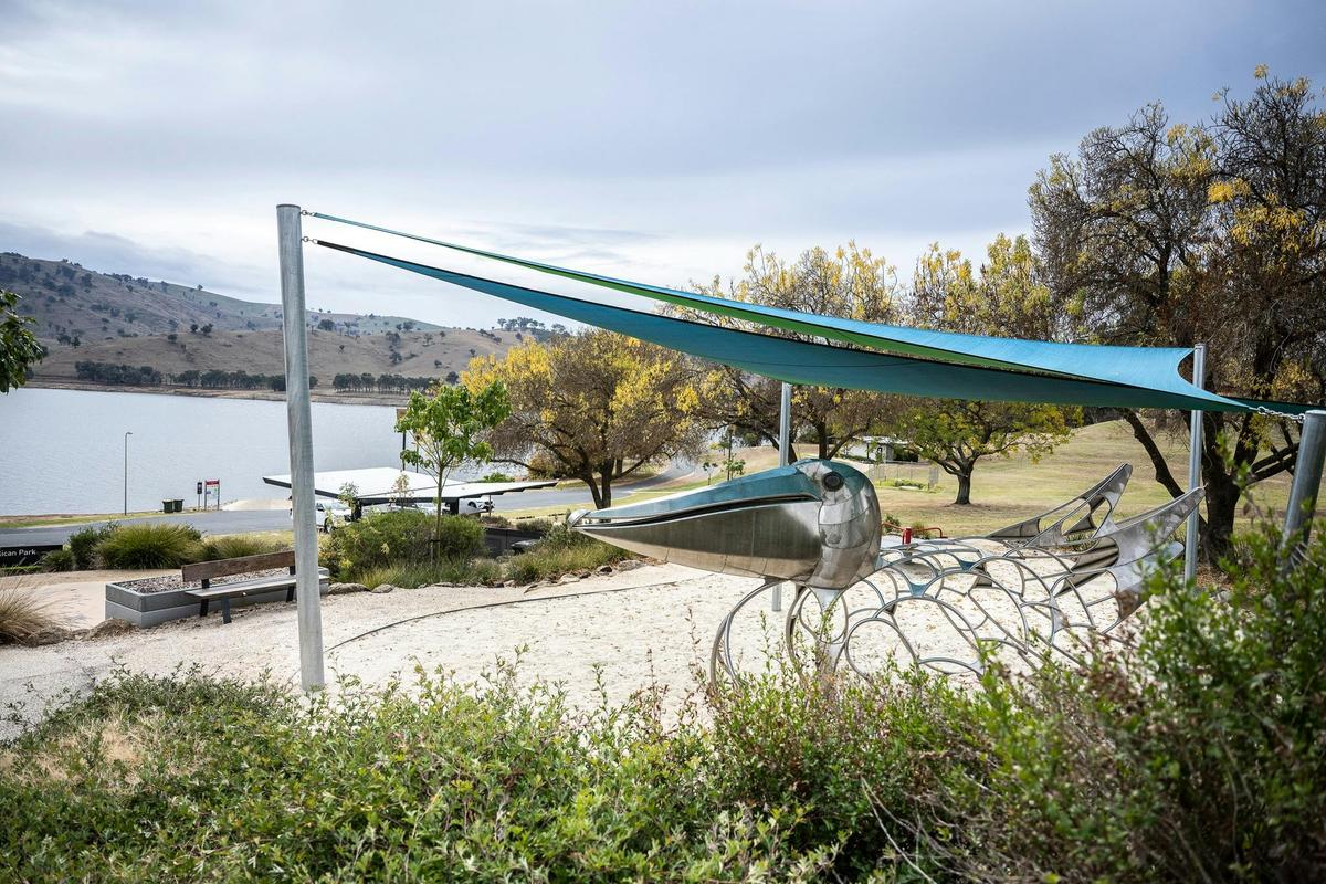 Pelican Park - Tallangatta Foreshore, Lake Hume