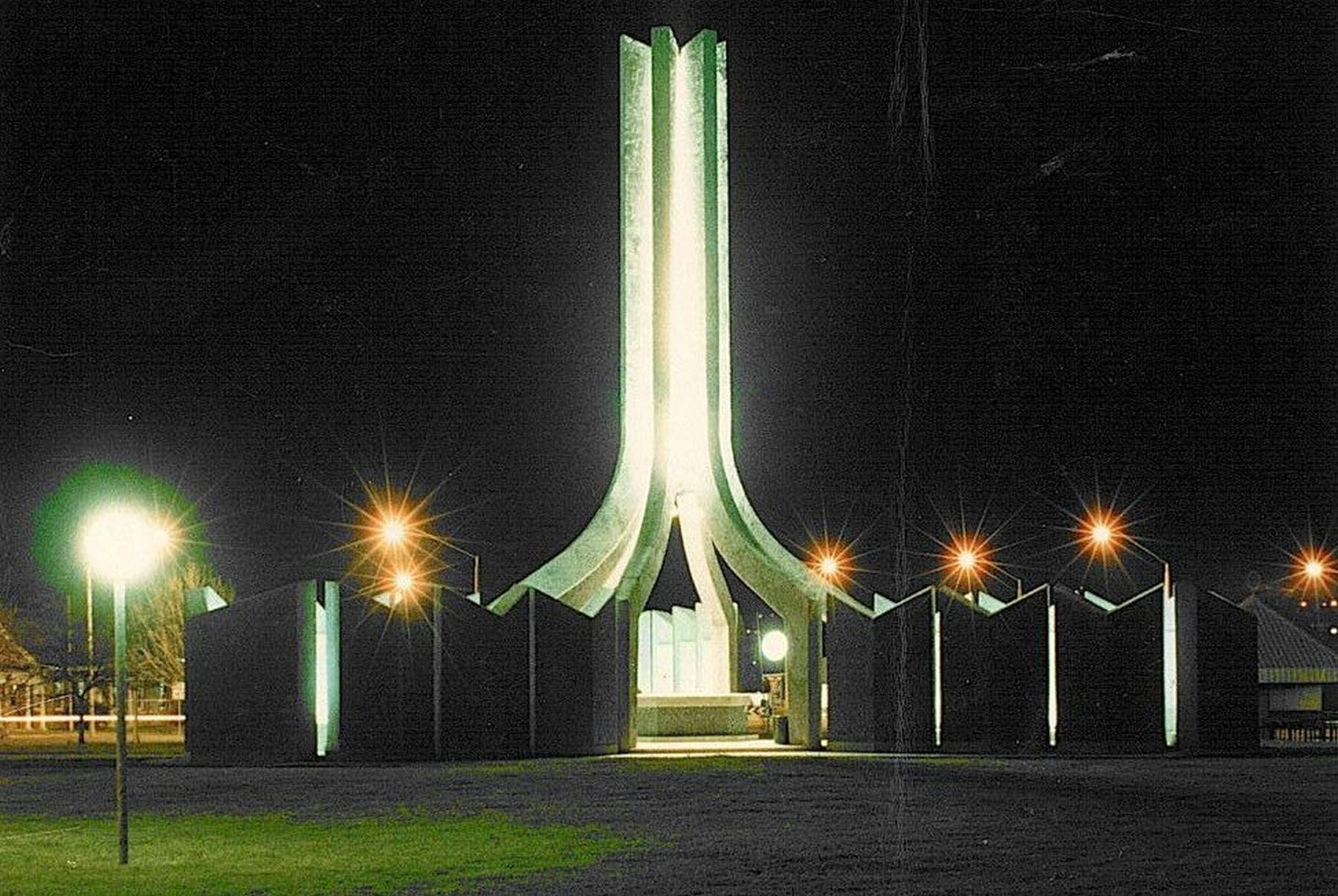 Bicentennial Memorial at night