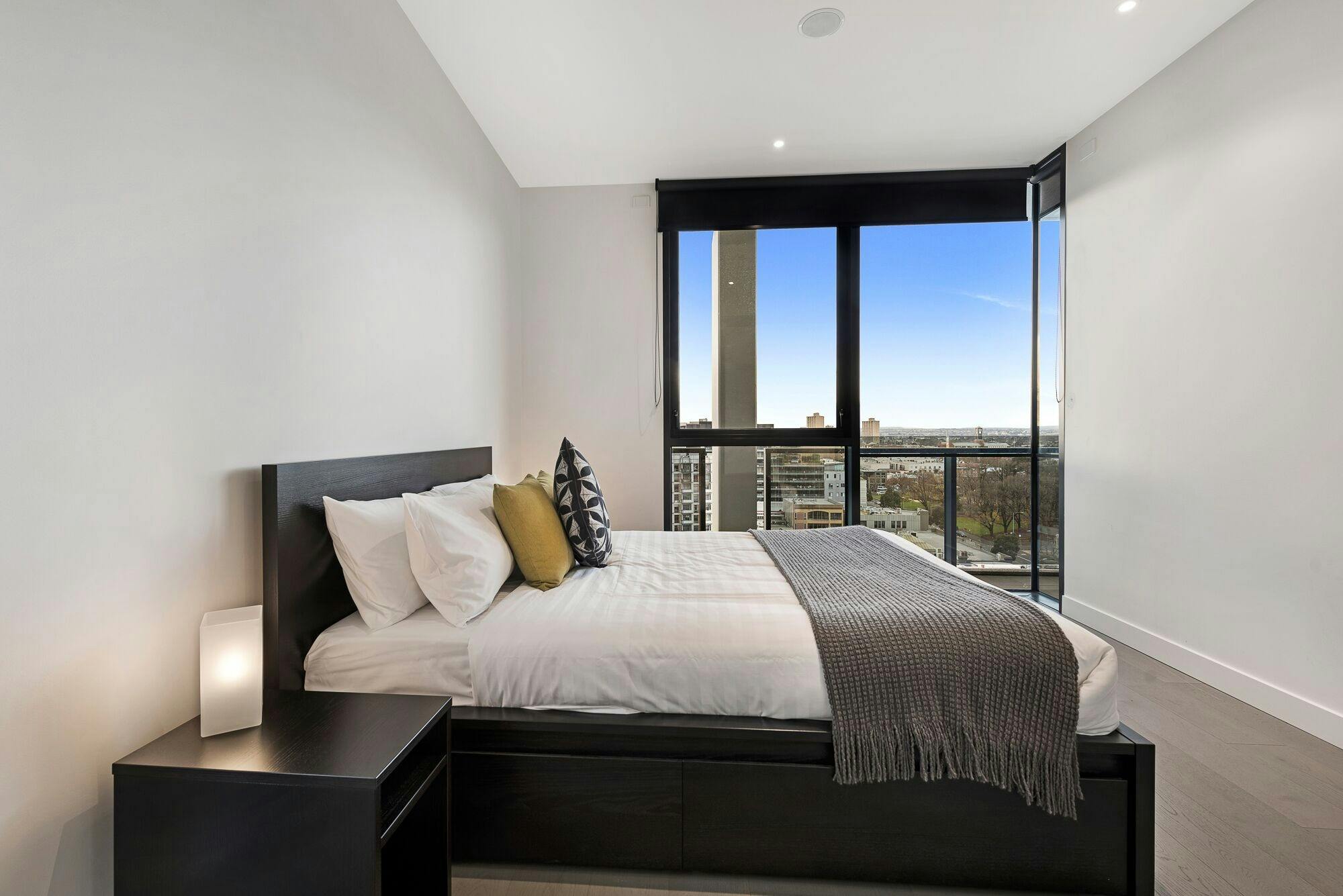 2 Bedroom 1 Bathroom Apartment - Bedroom