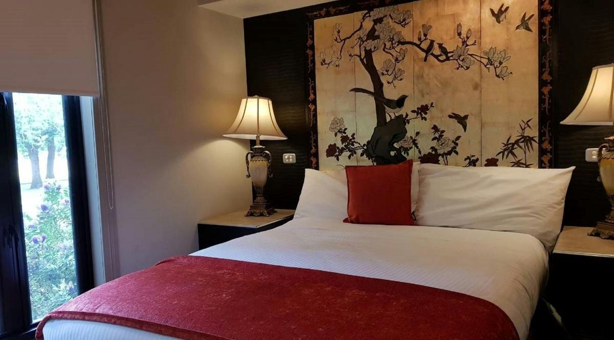 Purrumbete Gatehouse Suite - Bedroom.