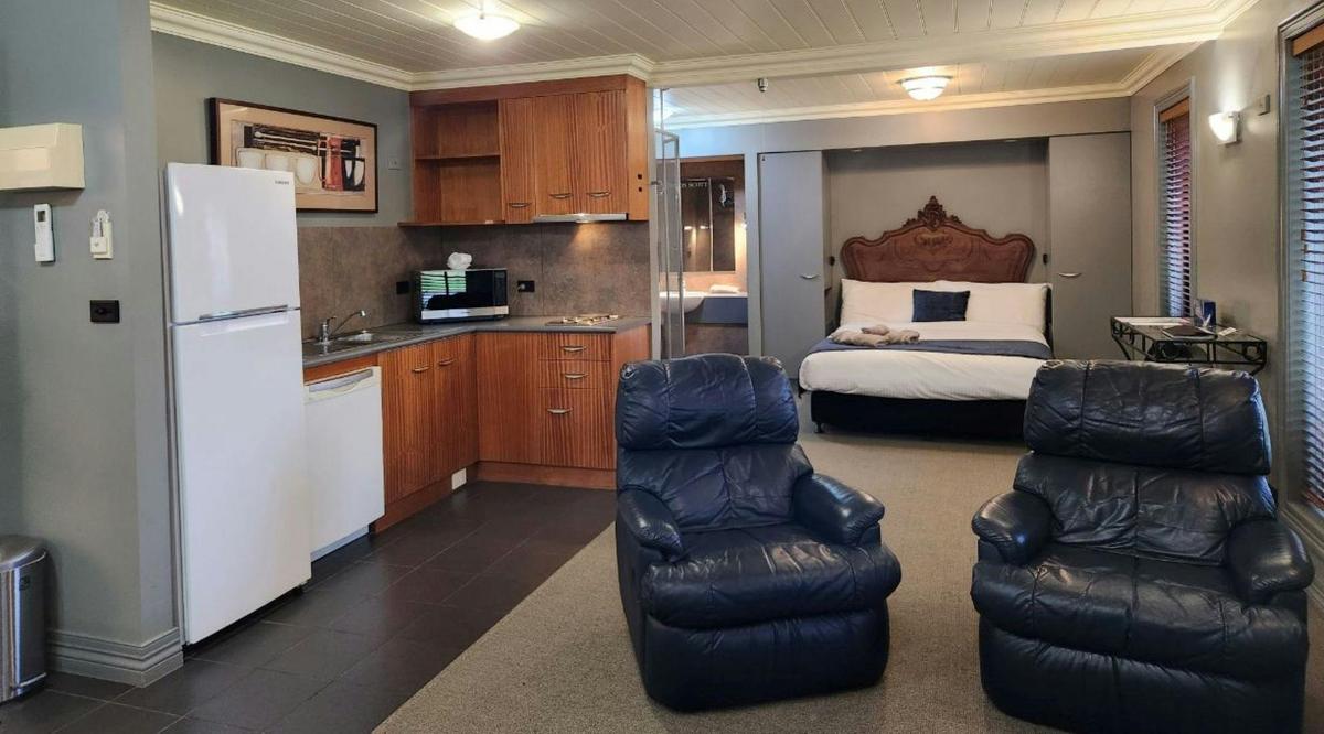 Scott St Mews Terrace Studio - Open plan Studio.