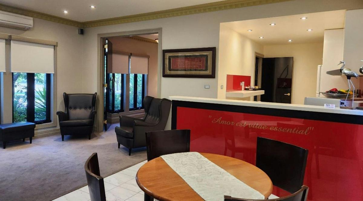 Purrumbete Gatehouse Suite - Dining/Living  room.