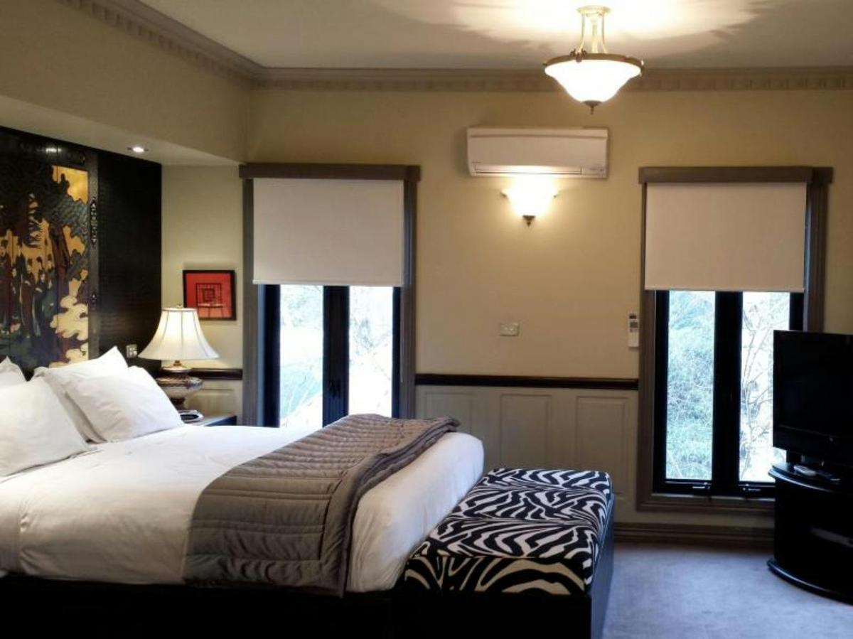 Sir Chester Manifold Suite - Penthouse (2 Bedroom - 2 Bathroom)