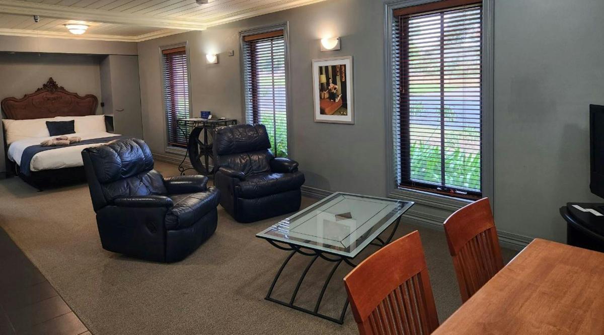 Scott St Mews Terrace Studio - Open plan Studio.