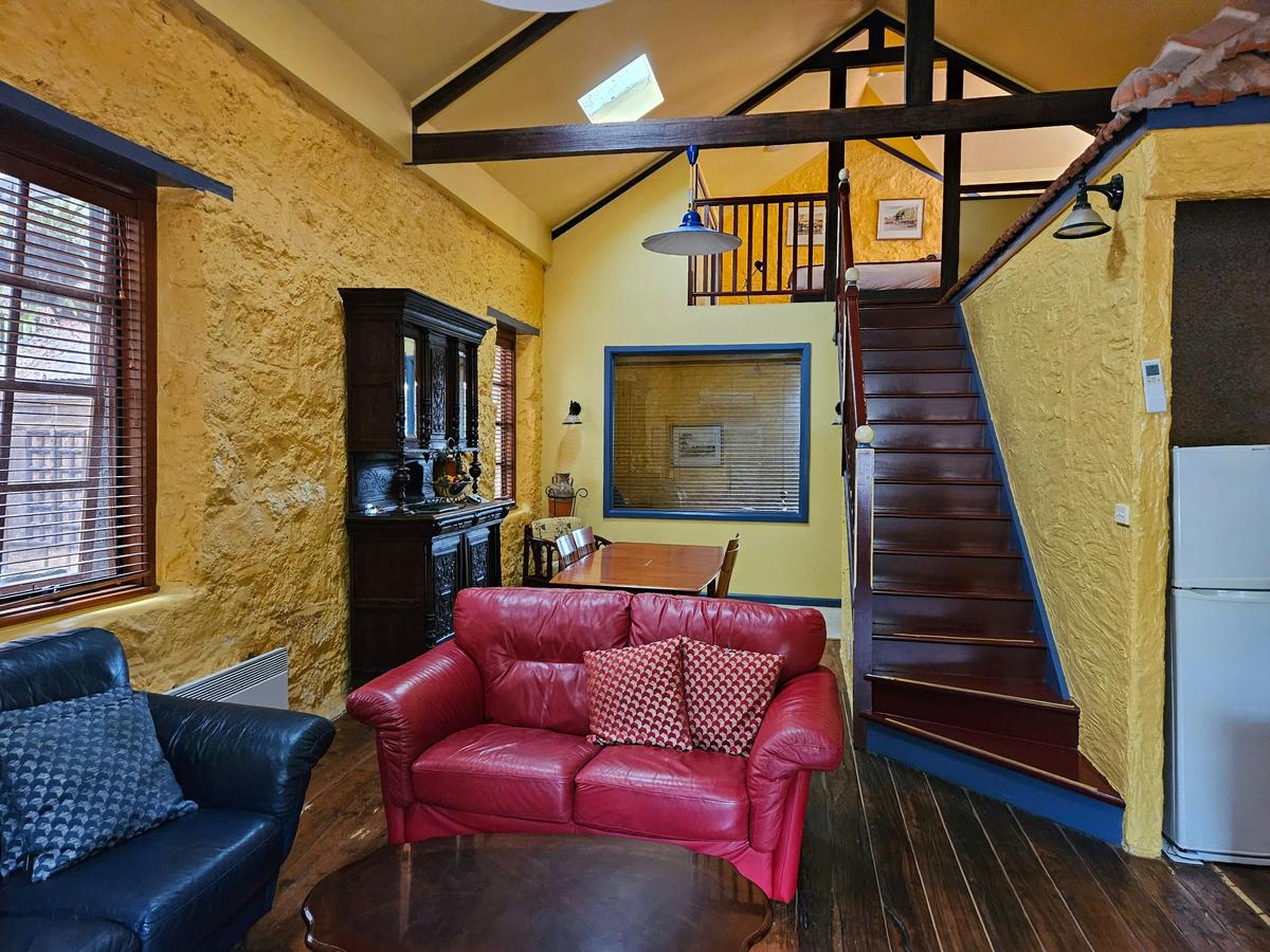 Wright's Cottage (2 Bedroom - 1 Bathroom)