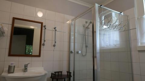 The Garden room Bathroom