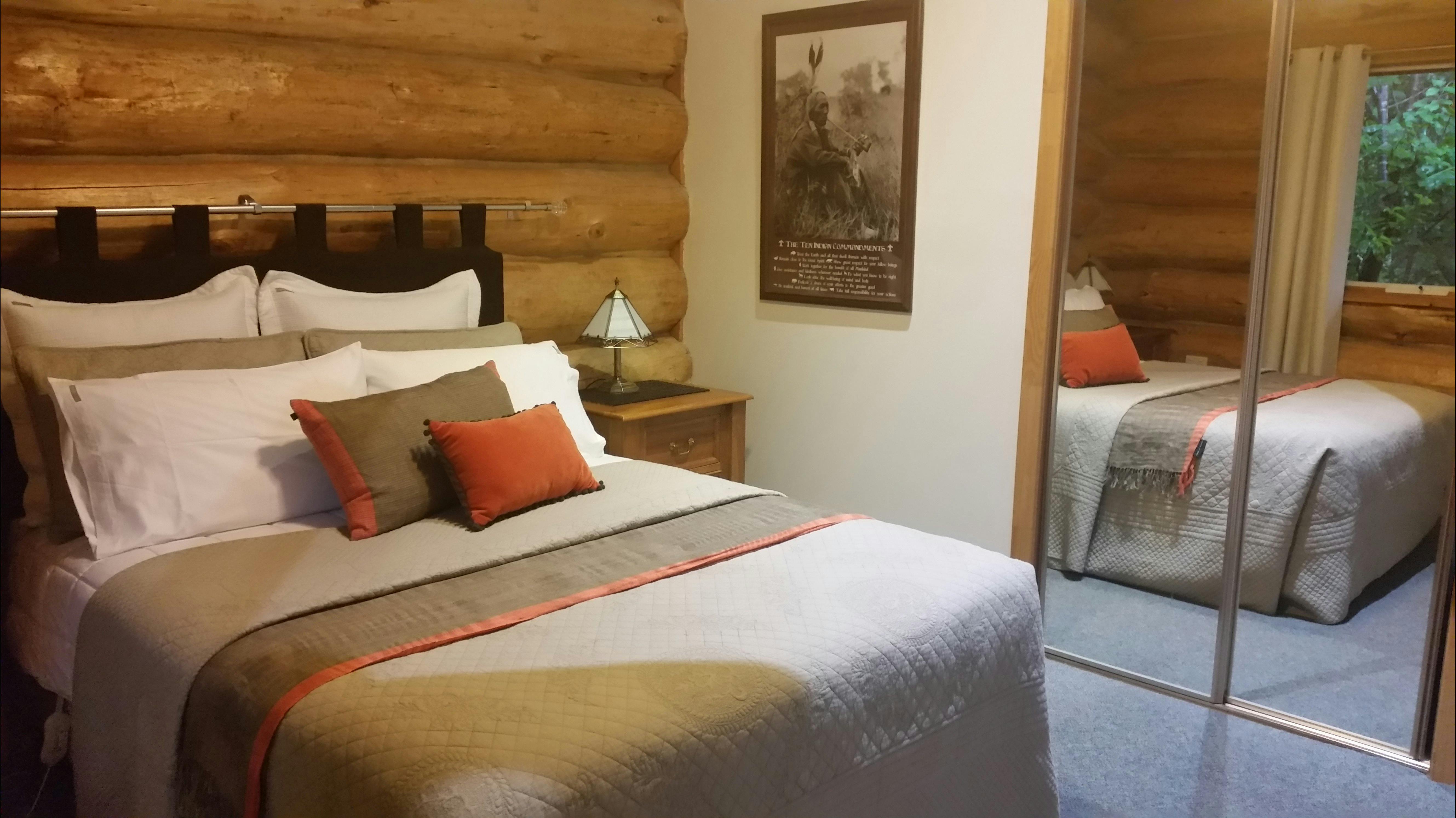 2nd Bedroom Queen size bed