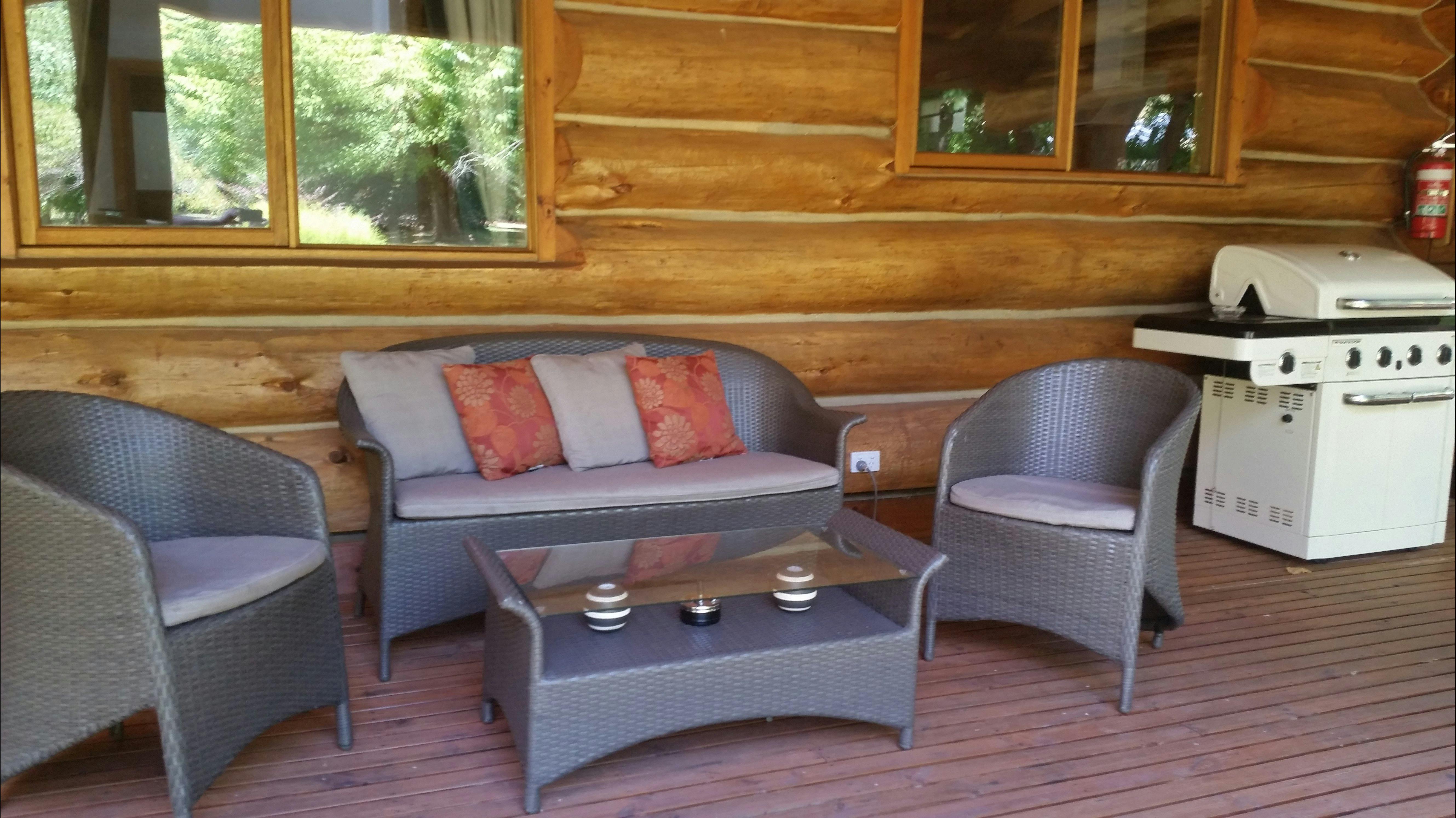 Wide verandah, outdoor seating & private BBQ