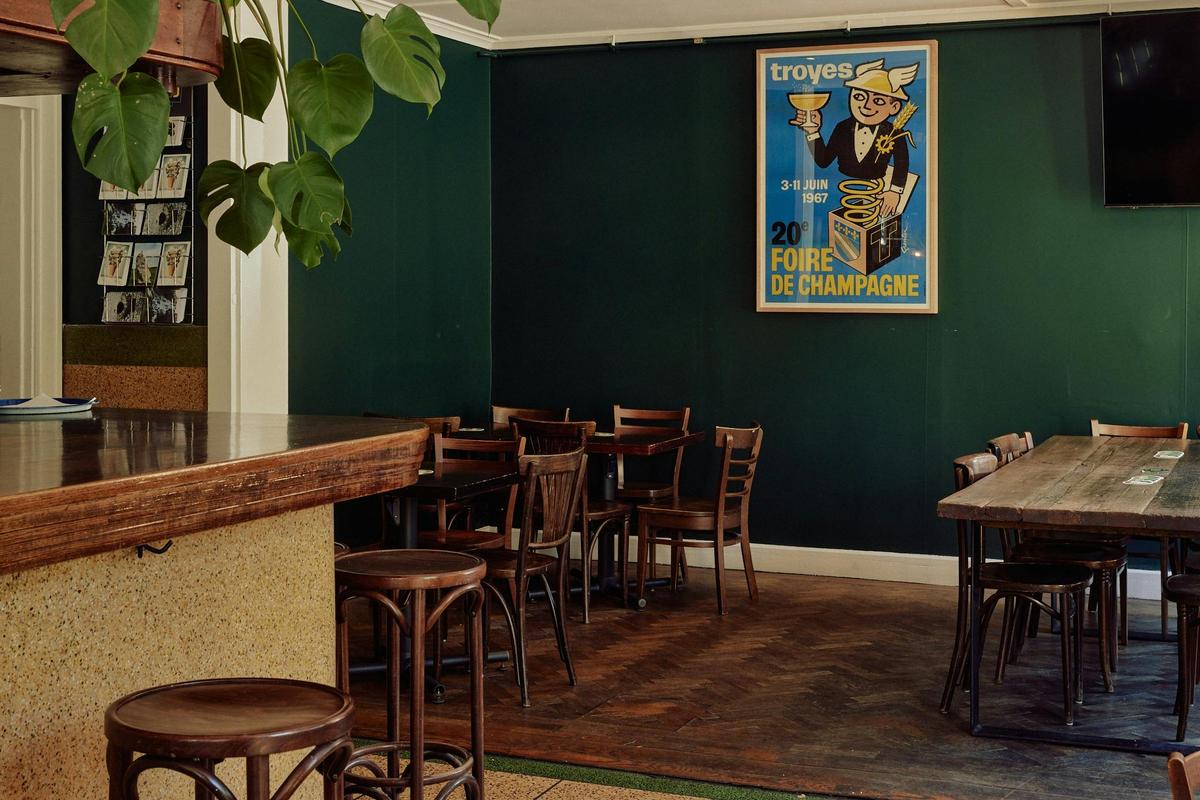 Public Bar seating - The Lincoln