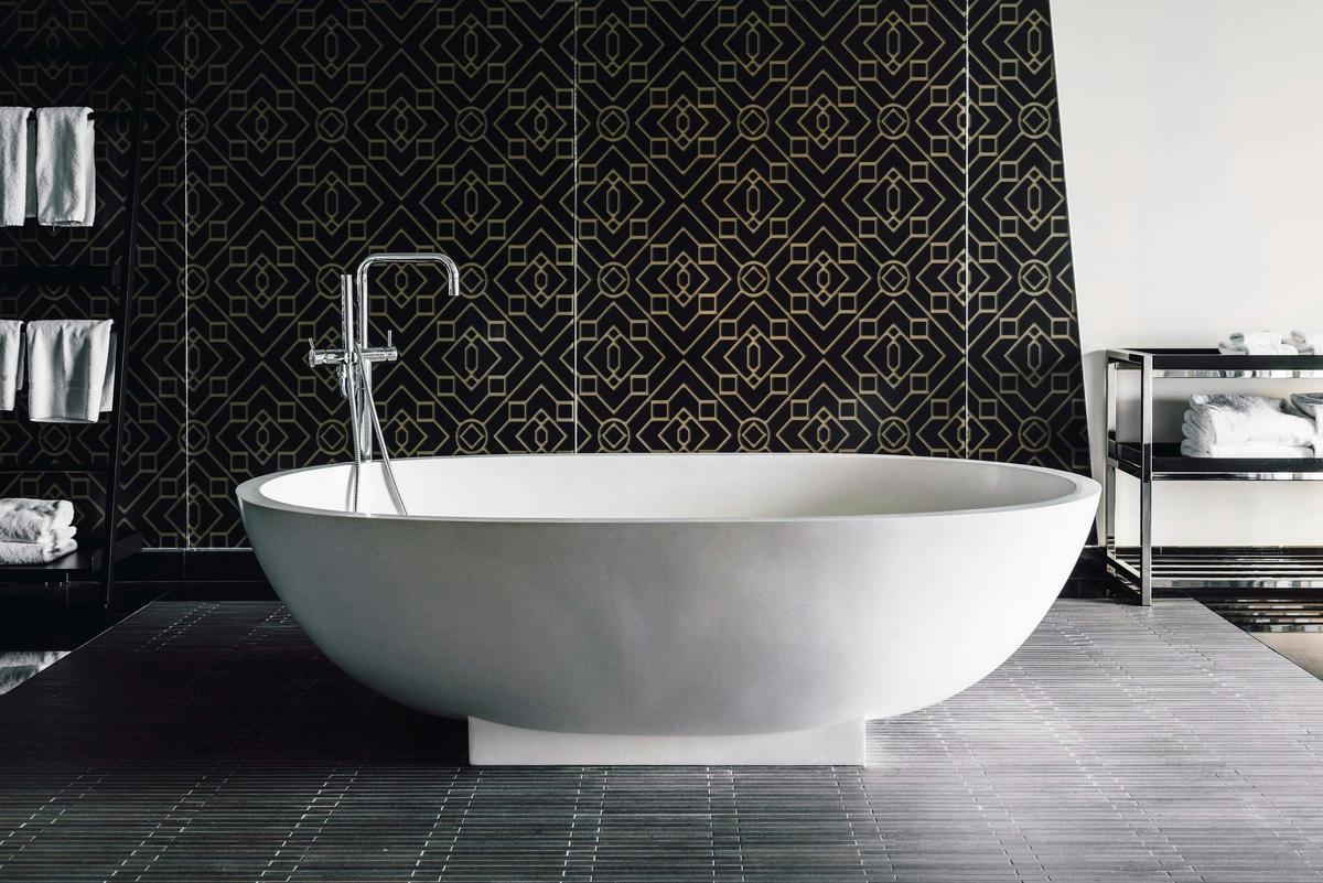 Gold Suite Bath Tub