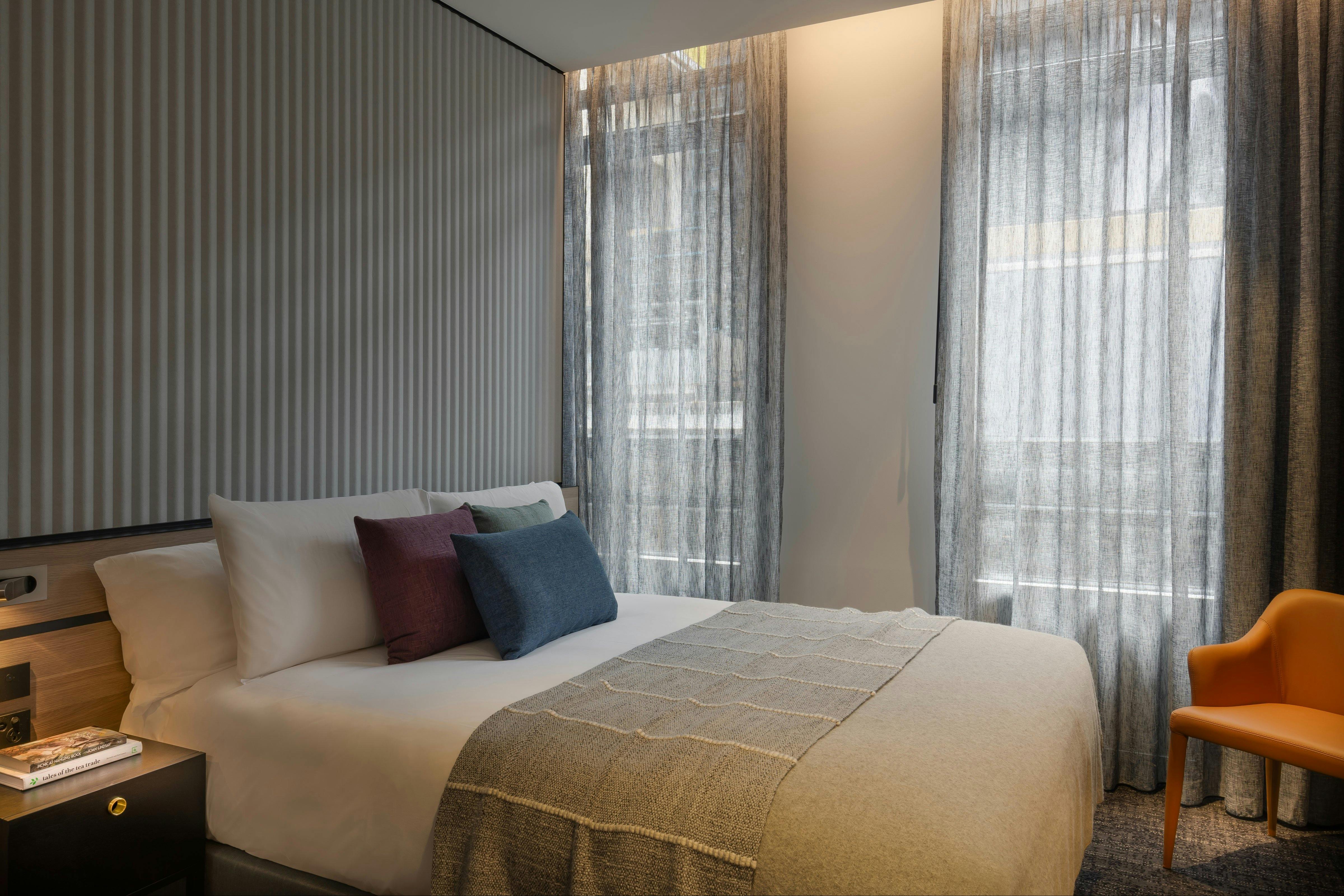 Urban Standard Queen