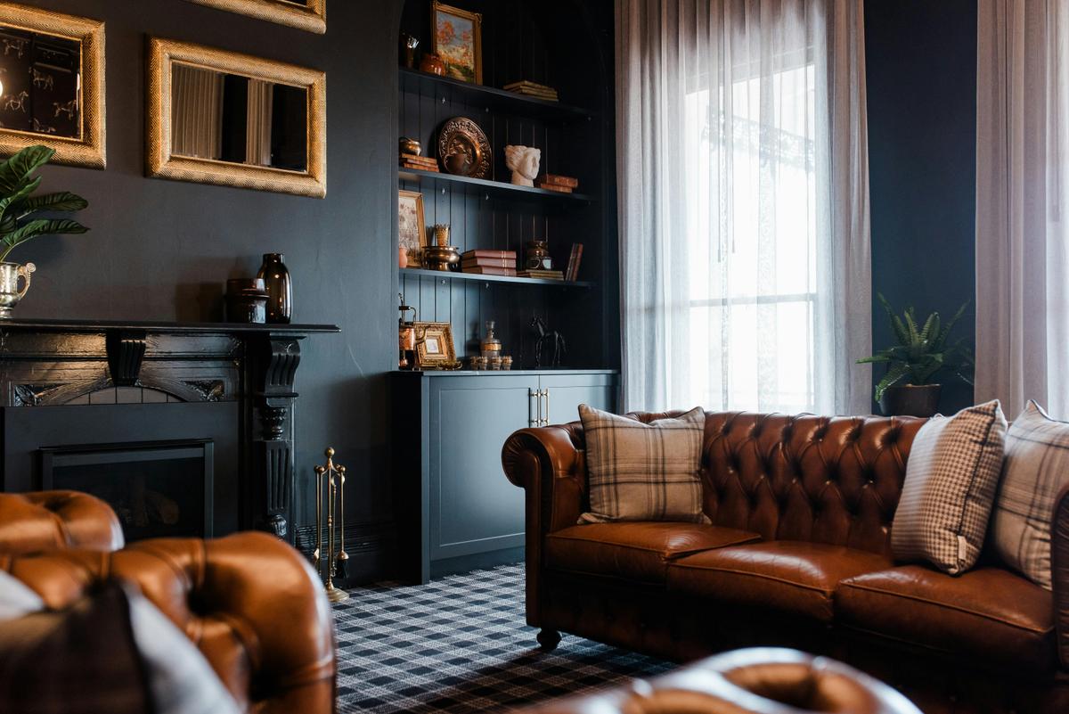 The Library at The Victoria Hotel Rutherglen