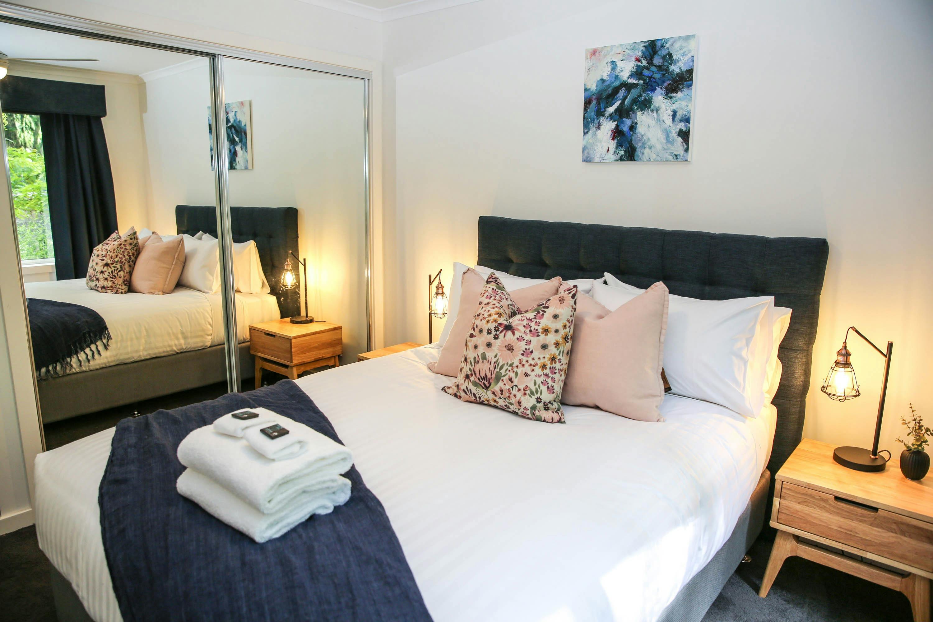 THE POACHED PEAR BEDROOM