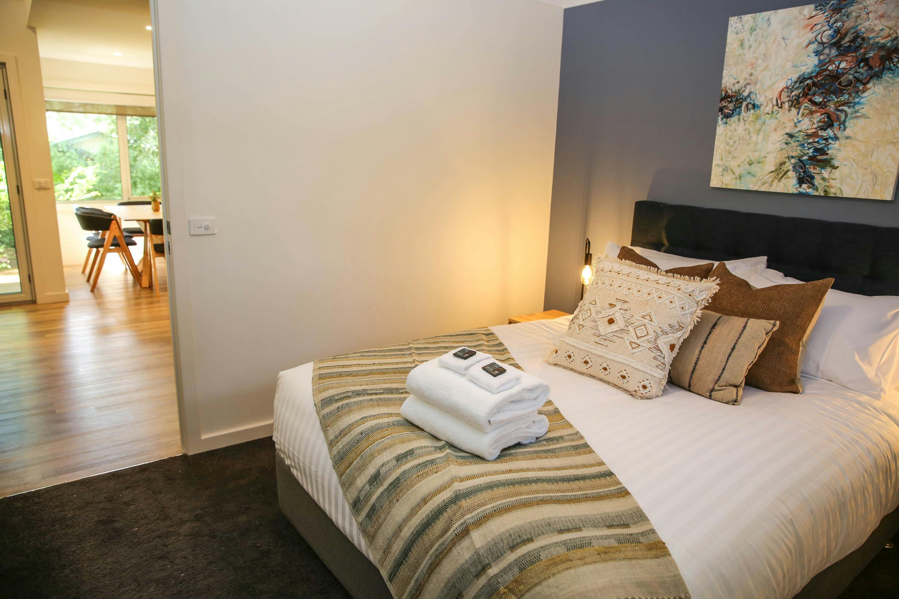 THE POACHED PEAR BEDROOM