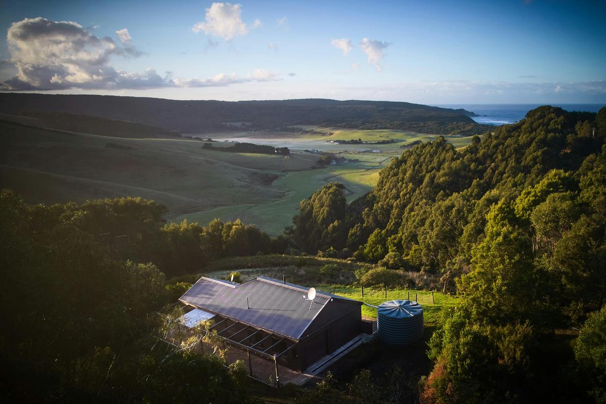 Cottage One your own nature escape. A short walk to specactual Johanna Beach. Dog friendly.