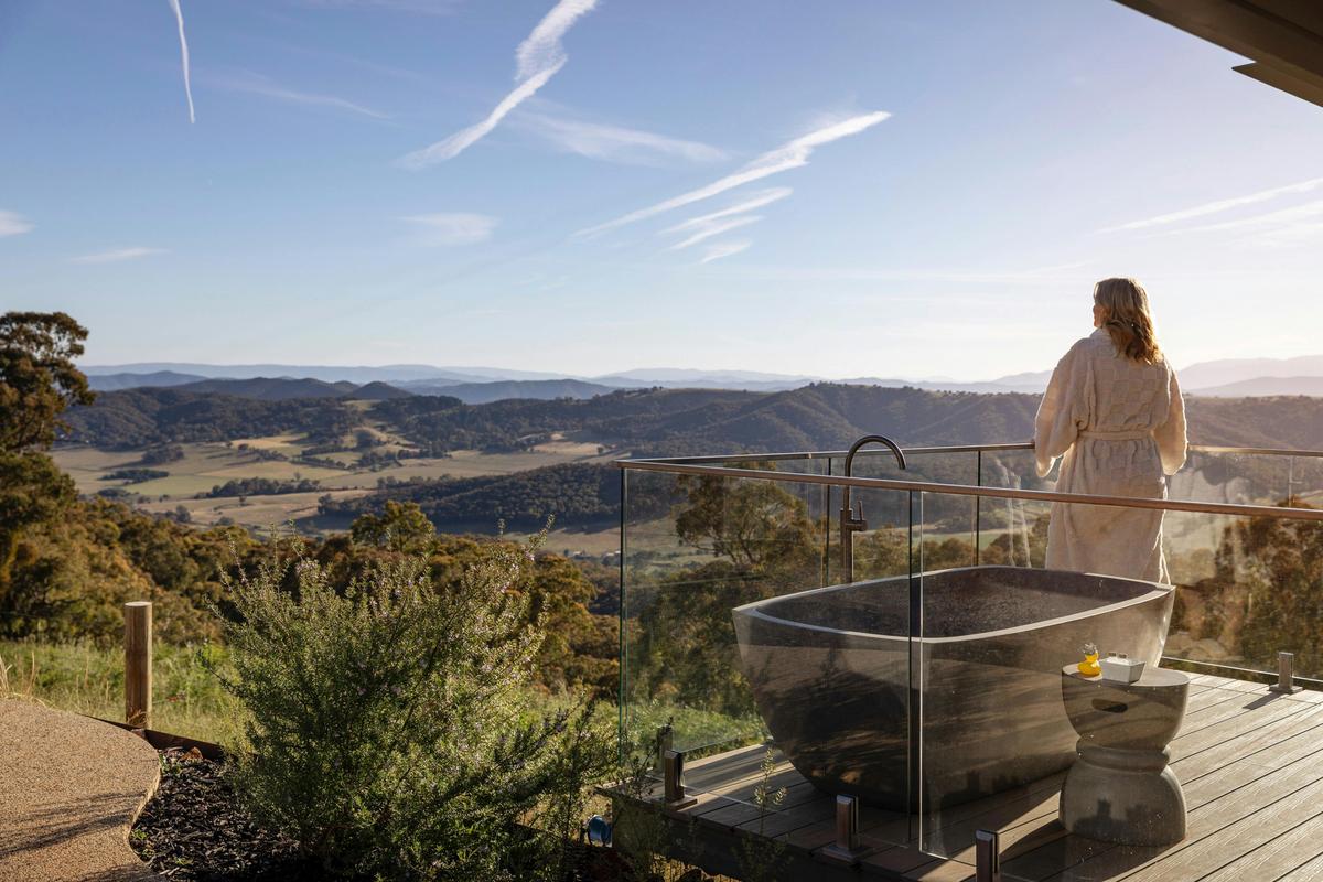 The Lookout by Mt Bellevue - outdoor bath and views