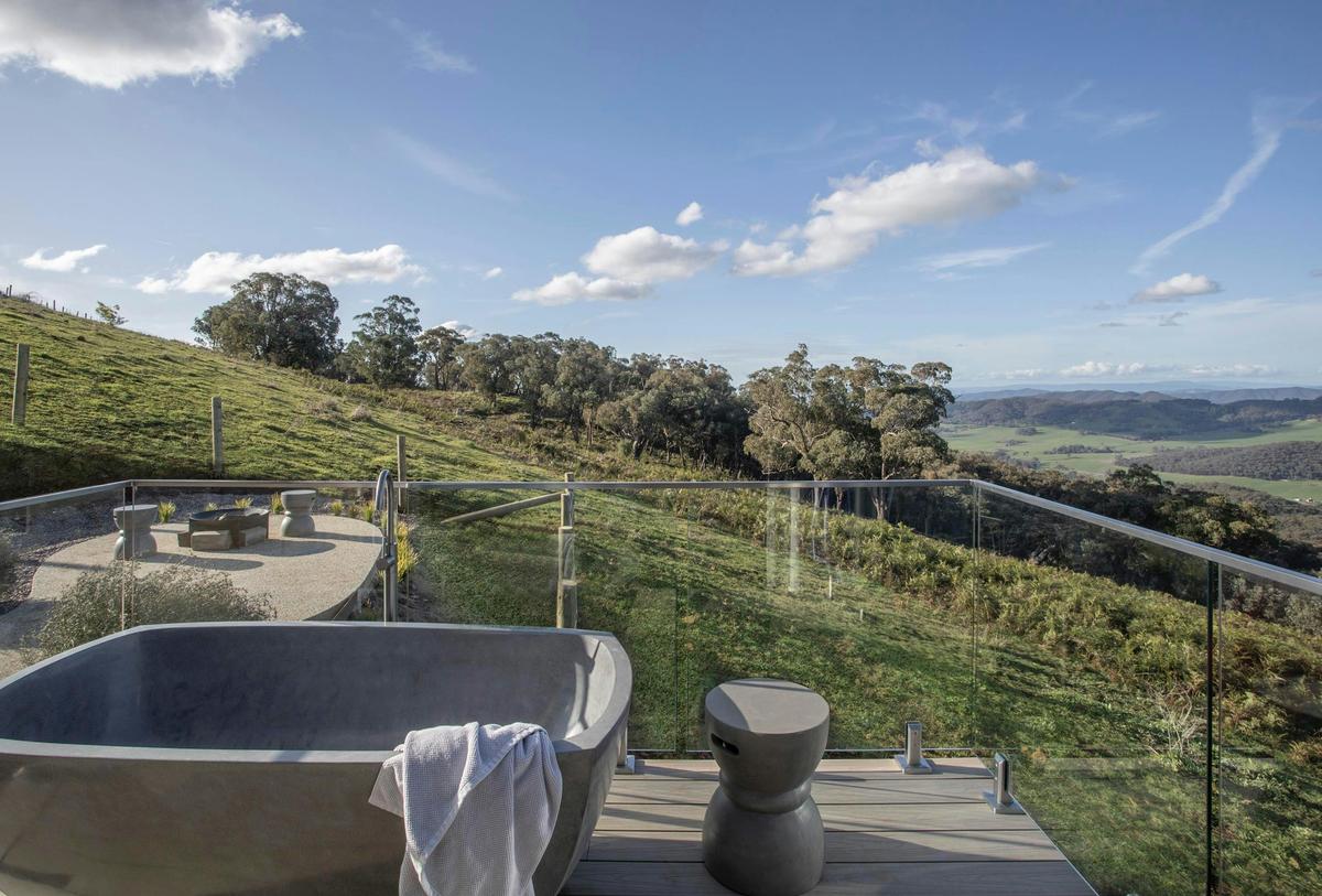 Mt Bellevue - Outdoor bath looks over paddock and state forest