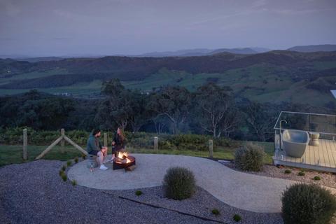 Mt Bellevue - Landscaped firepit area