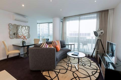 Lounge & Dining