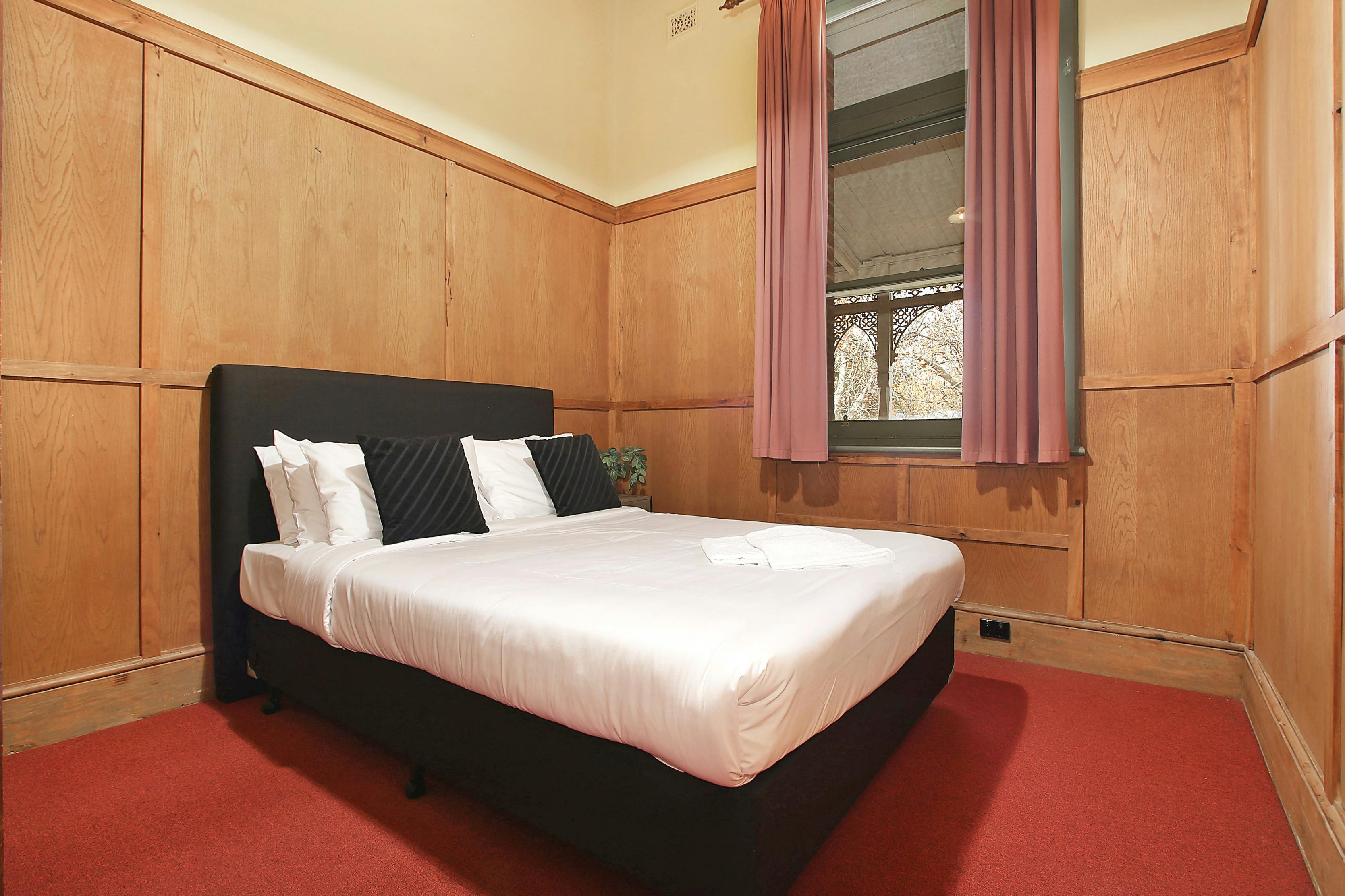 Queen Room with Balcony and Garden Views