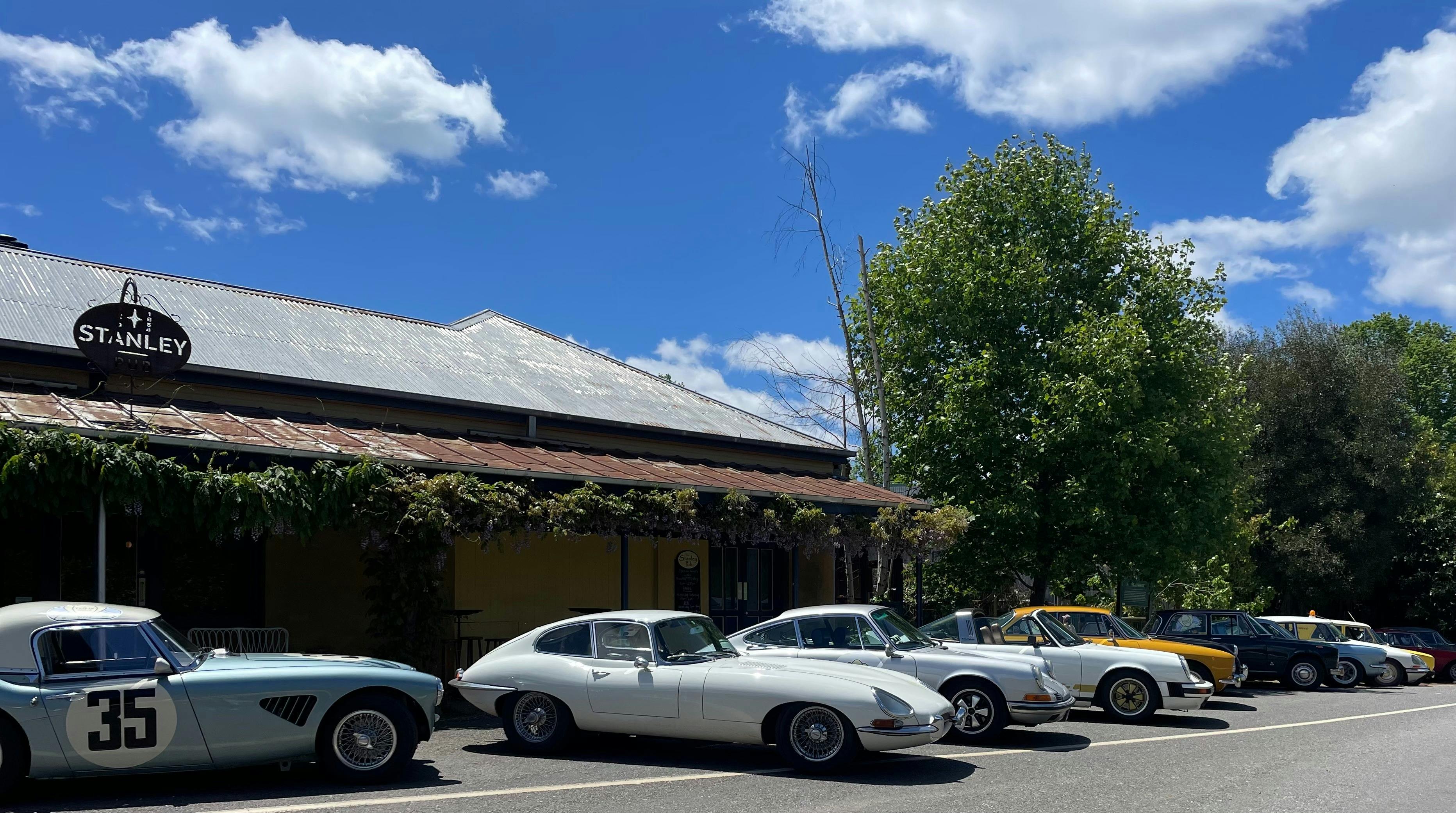 Stanley Pub, Sunday visitors