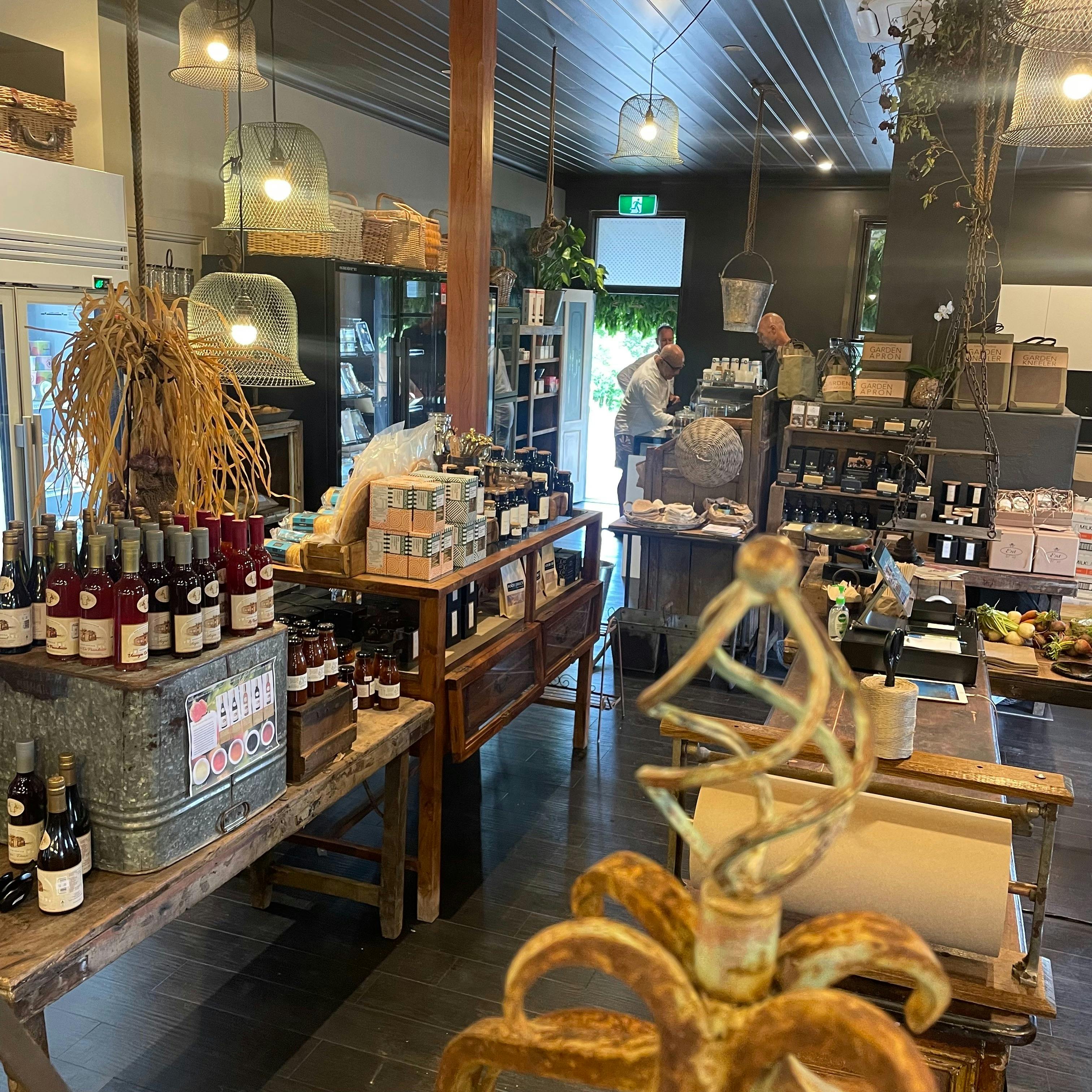 Stanley Pub, General Store