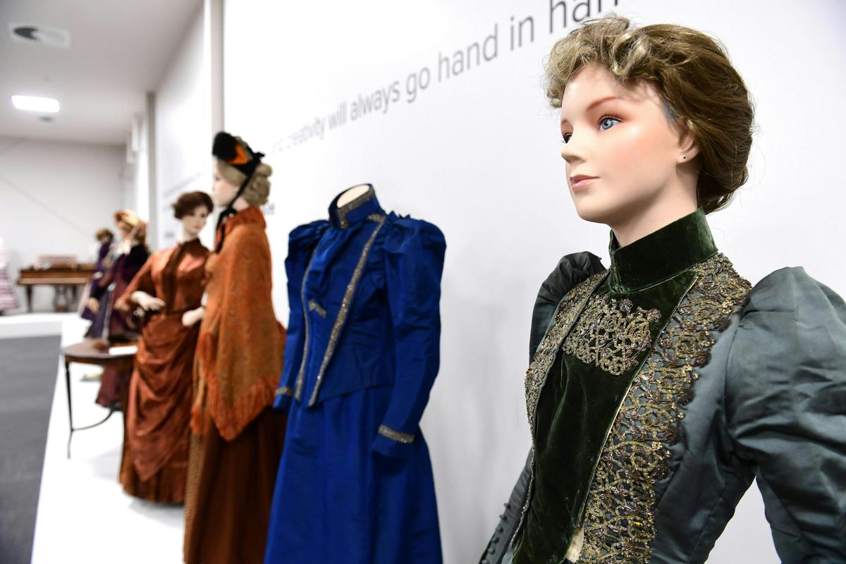 Loel Thomson Costume Collection