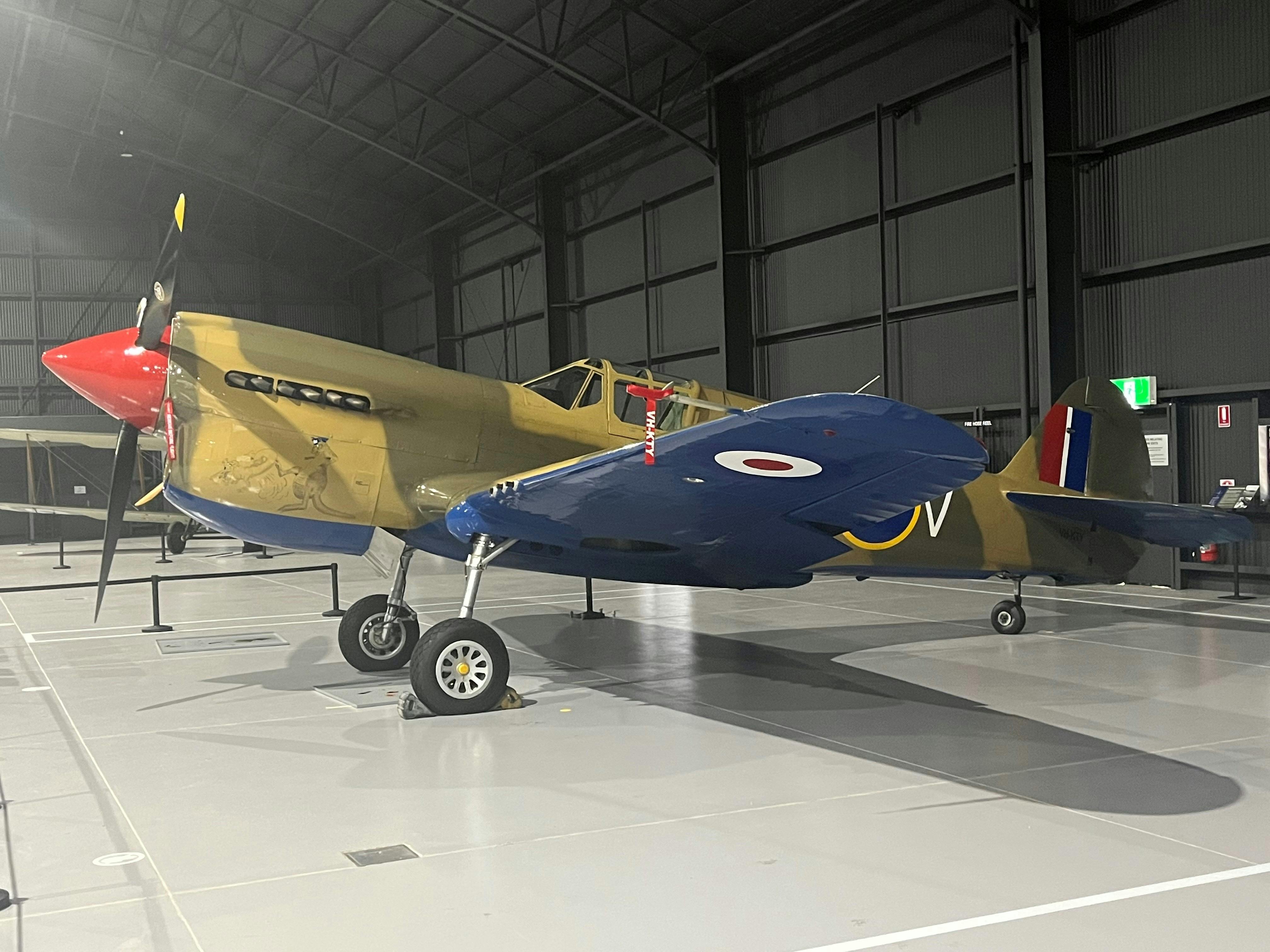 Curtis P-40E : ET953 Flying