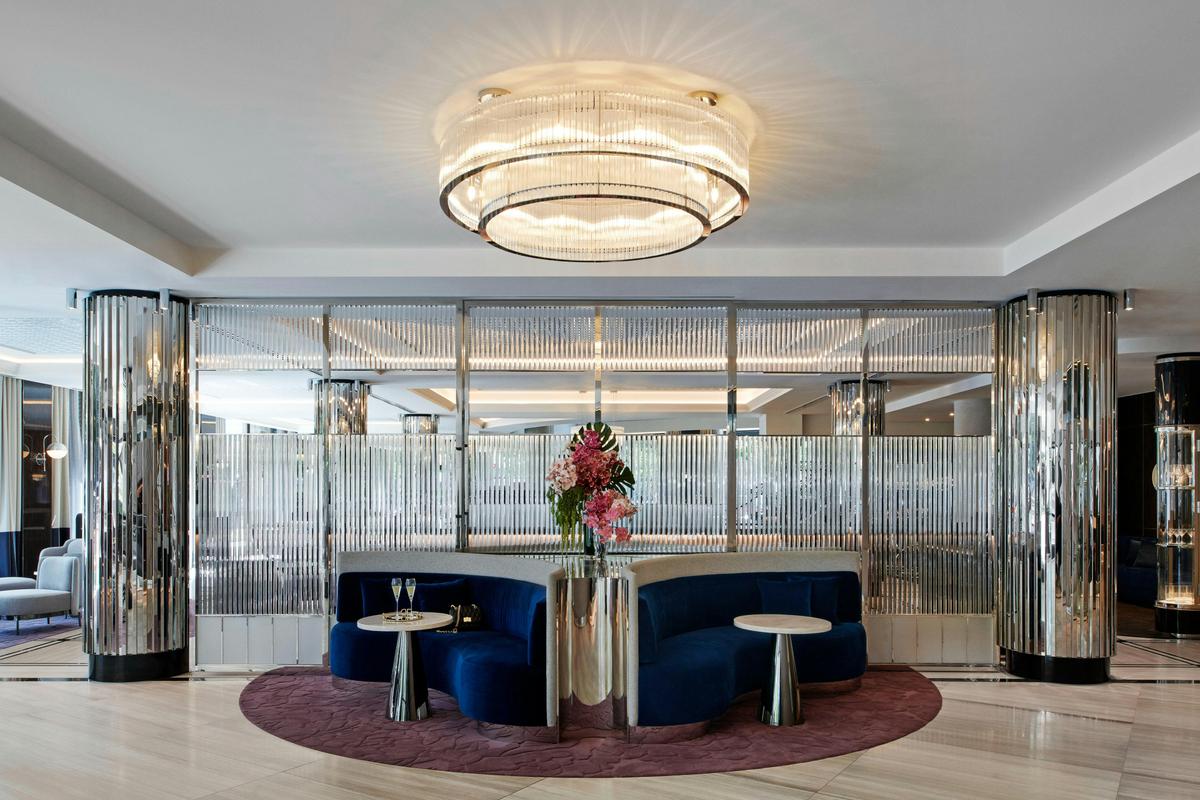 The Royce - foyer seating