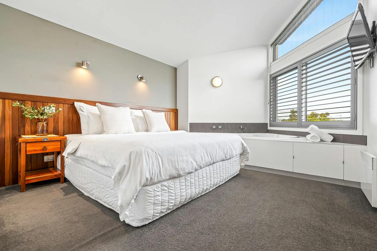 King Tide - Bedroom 1