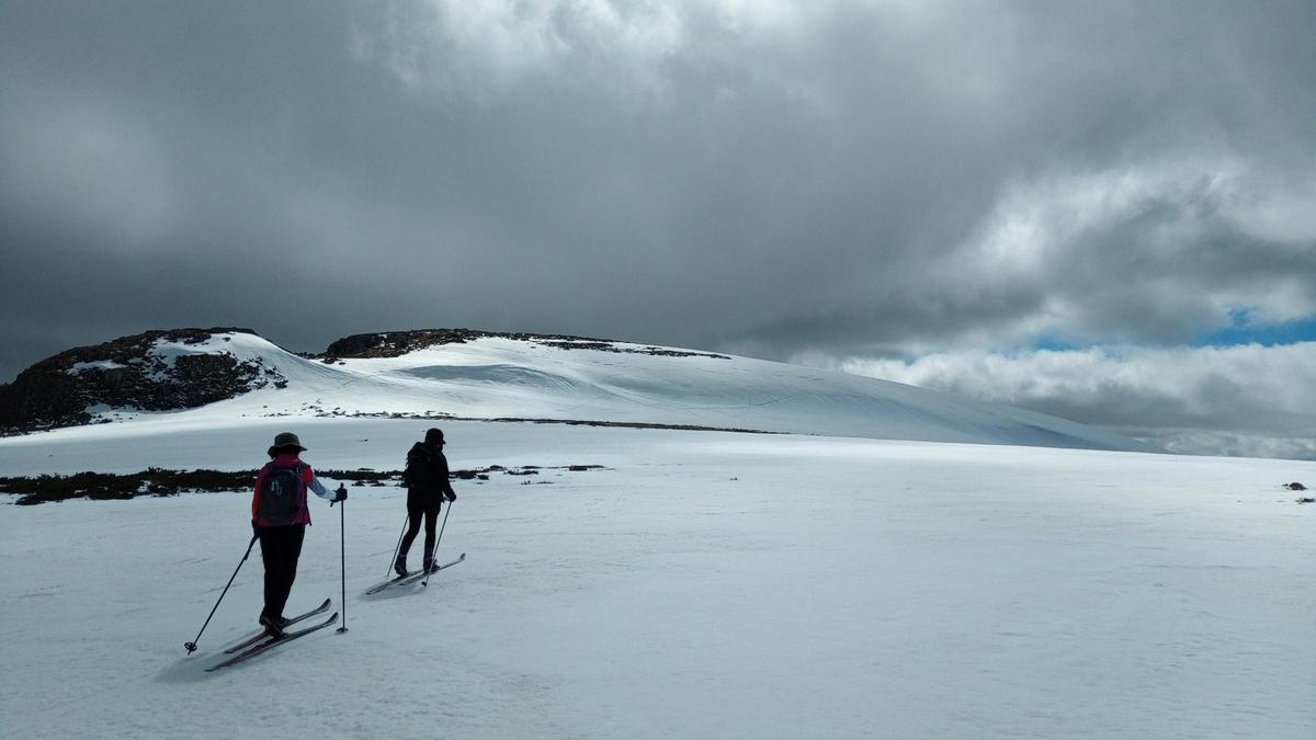 Fully free-range skiing