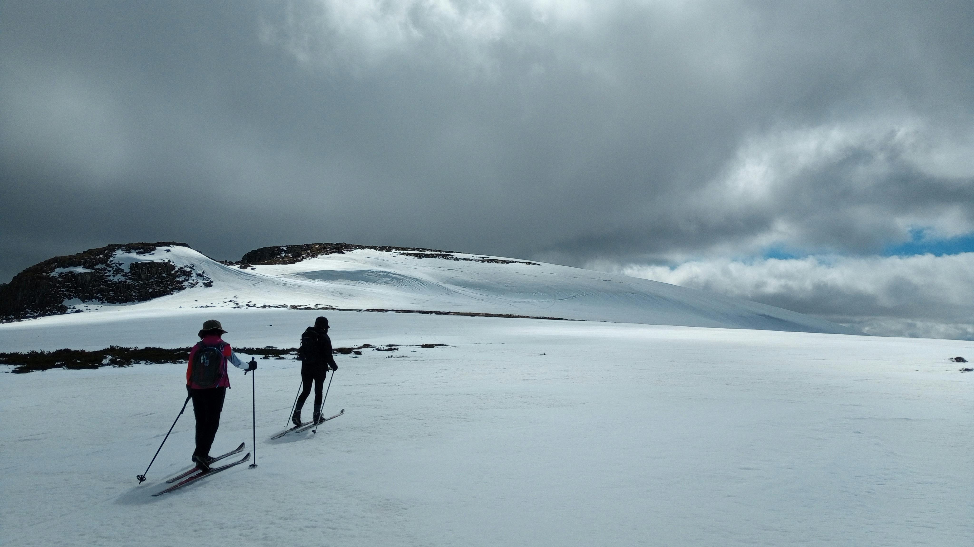Fully free-range skiing