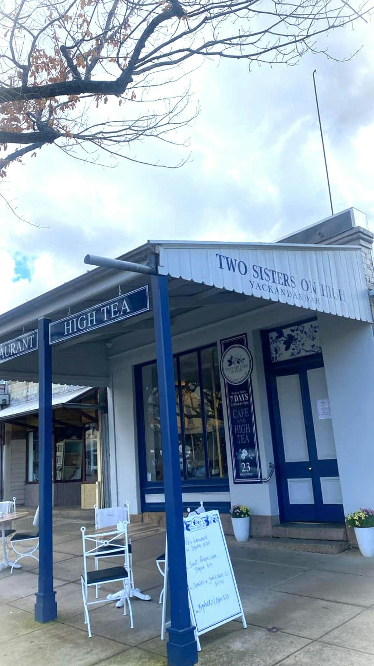 The front of the shop with two smal steps at front door