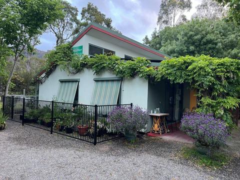 Tim's Place Apartments - A Green host Eco Ok provides environmentally friendly accommodation.