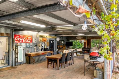 Unique Getaway She Oaks