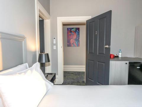 Telegraph Hotel, Numurkah Victoria - Queen Room, Ensuite