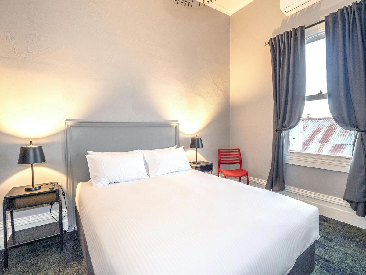 Telegraph Hotel, Numurkah Victoria - Queen Room, Ensuite
