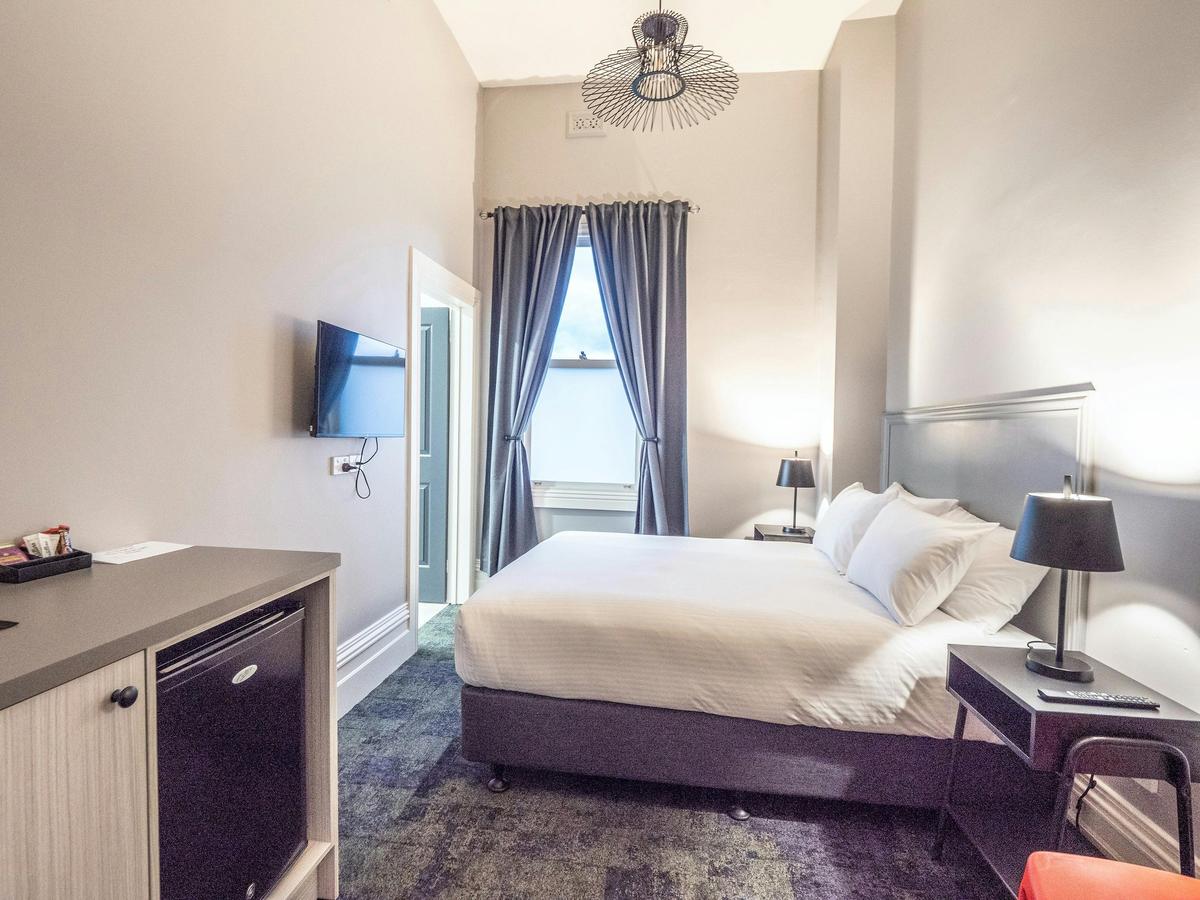 Telegraph Hotel, Numurkah Victoria - King Room, Ensuite