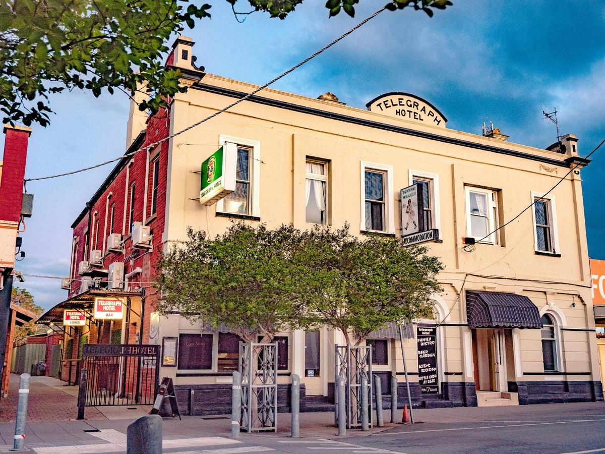 Telegraph Hotel, Numurkah Victoria - Exterior