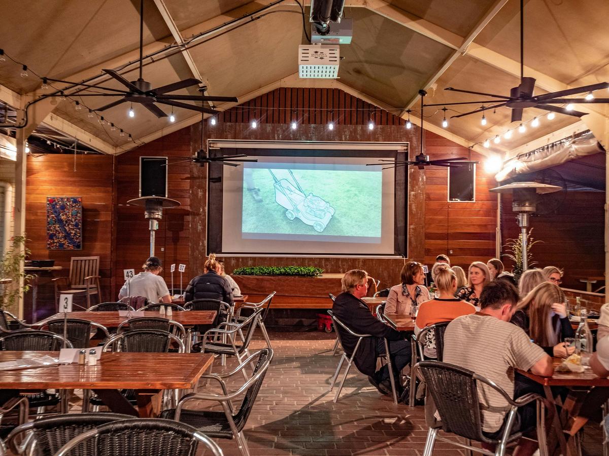 Telegraph Hotel, Numurkah Victoria - Bistro/Beer garden