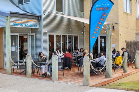 Waves Cafe, Bar and Restaurant