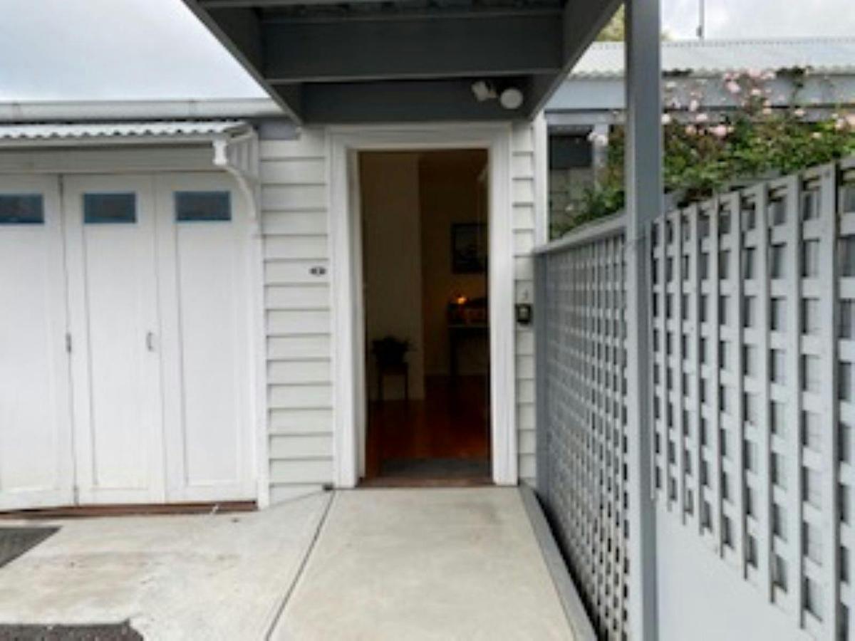 JADE COTTAGE - Jade Entrance