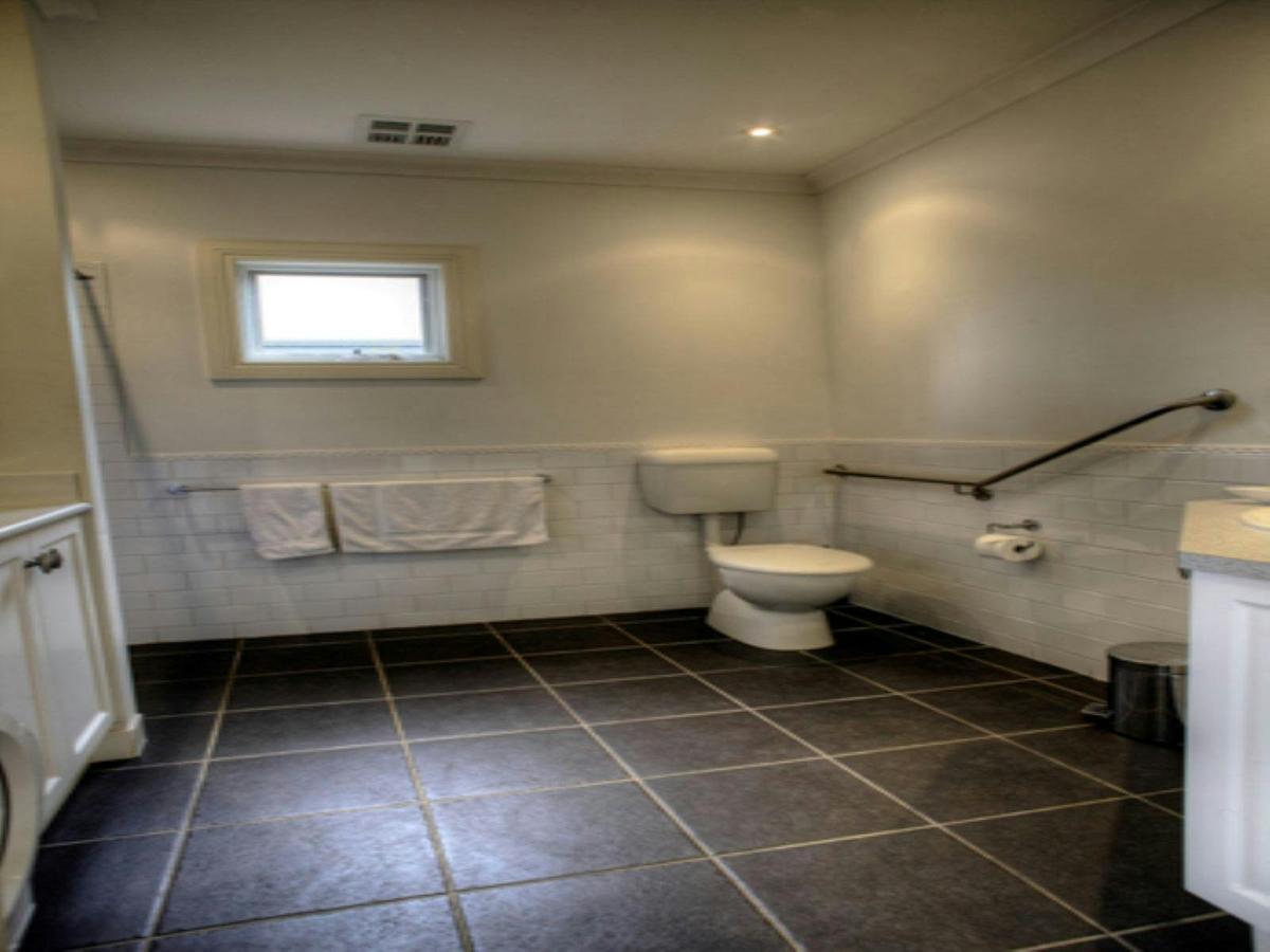 JADE COTTAGE - Bathroom