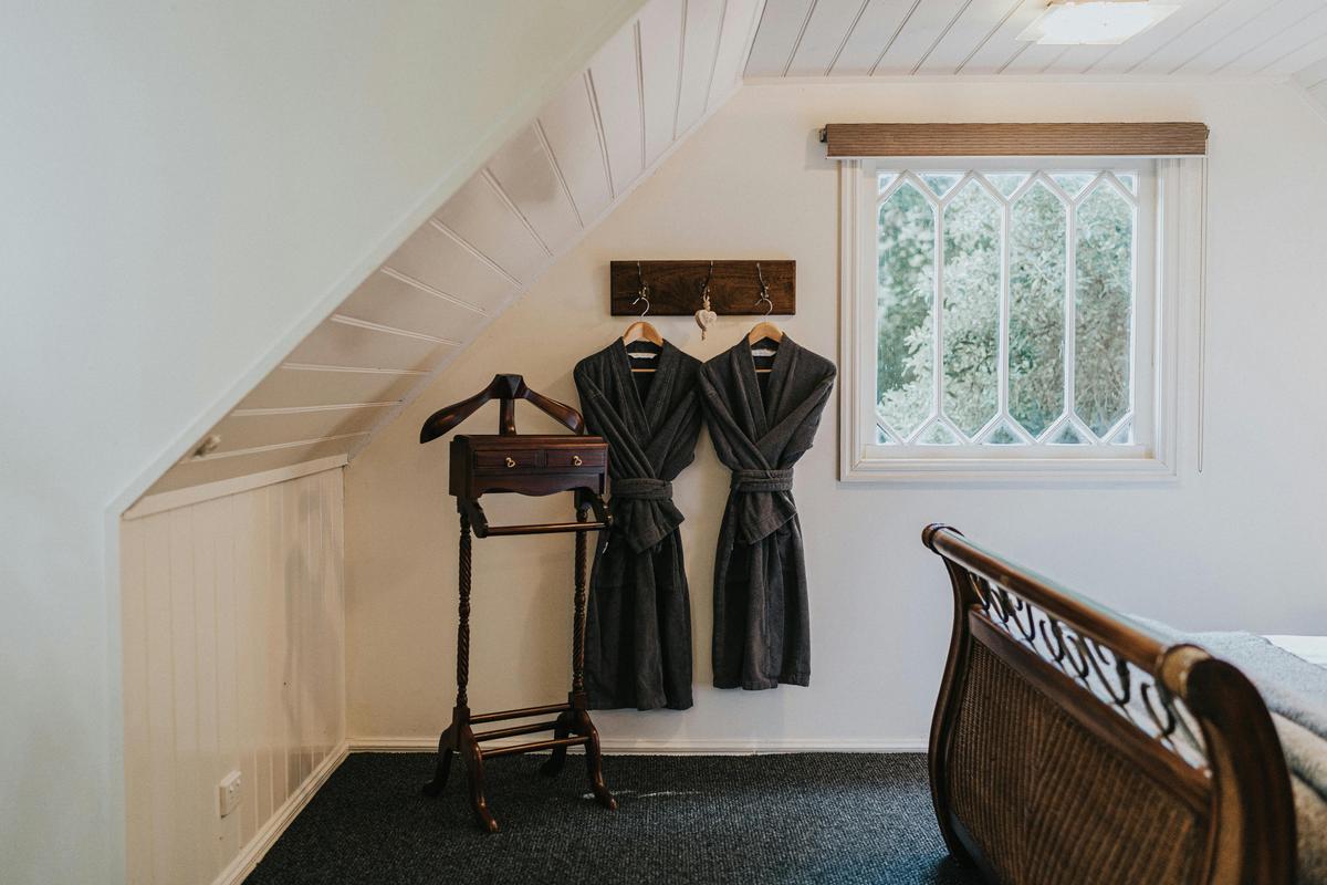 Wild Orchid Olinda Cottage Forest Retreat bedroom