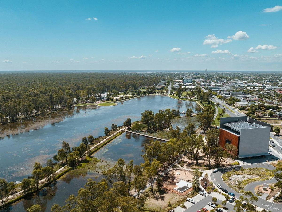 Drone of Victoria Park Lake and SAM