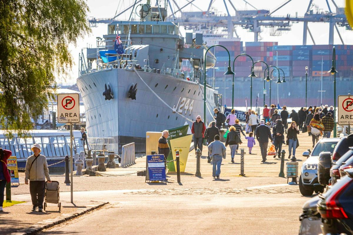 Gem Pier and the HMAS Castlemaine