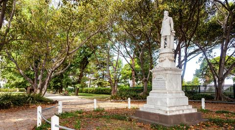 Williamstown Botanic Gardens Statue